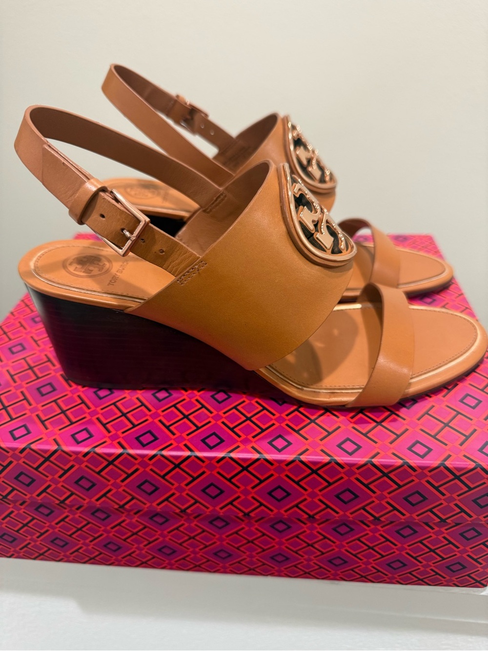 Tory Burch Cognac Leather Wedge Sandals with Logo Medallion - Picture 2 of 8